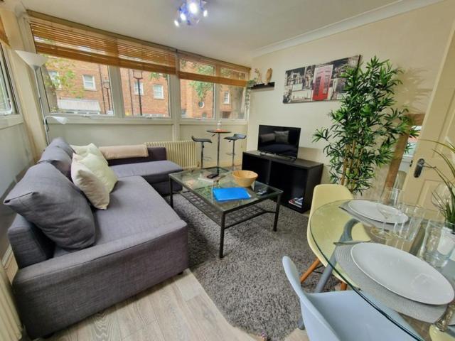 2 Bedrooms Flat In Great Location! London Bagian luar foto